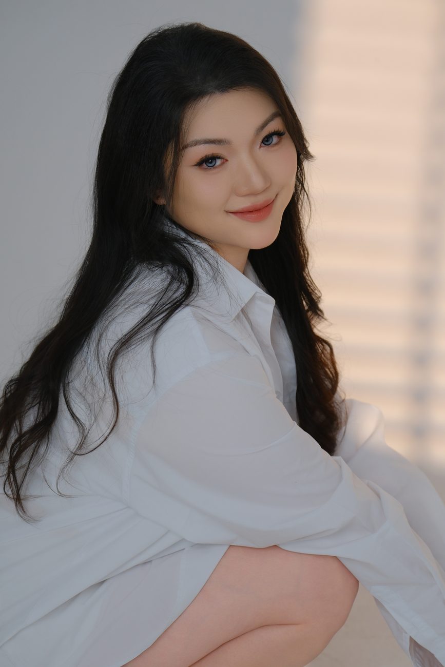 Samantha, founder and lash artist at Cilesia Beauty Bar